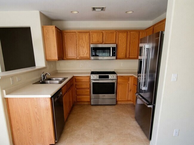 Building Photo - 989 Grand Cerritos Ave