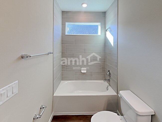 Building Photo - 150 Hemlock Pt