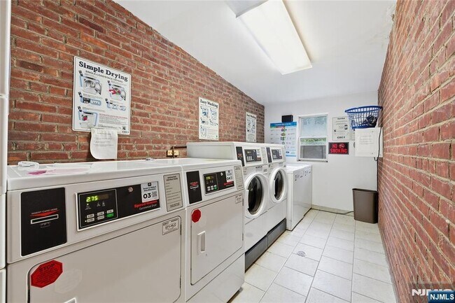 Building Photo - 2520 John F. Kennedy Blvd