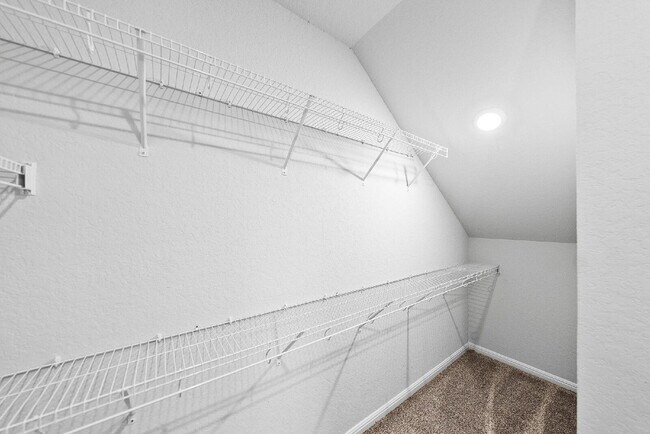 Building Photo - Greenbelt, Second En Suite, Media and Game...