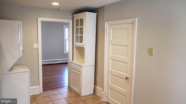 Building Photo - 555 Barrett Ave