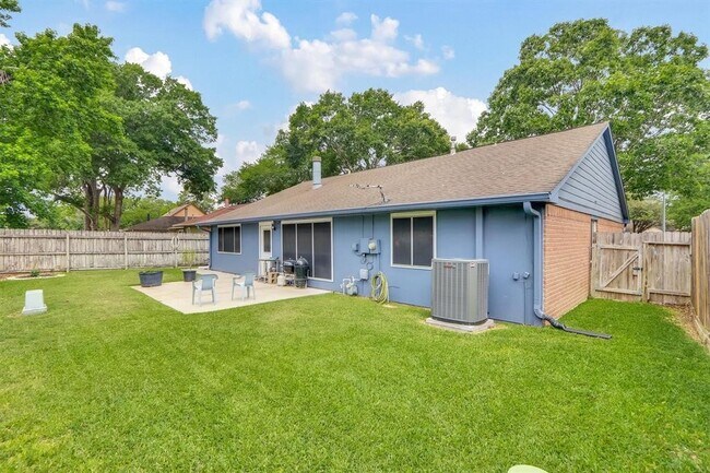 Building Photo - 7310 Echo Pines Dr