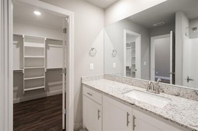 Building Photo - Beautiful Home in Rogers