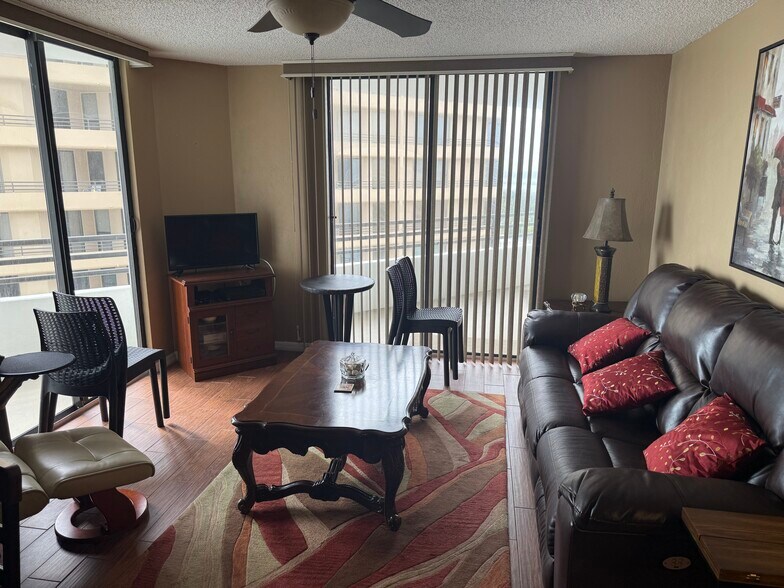 Building Photo - 3013 S Atlantic Ave