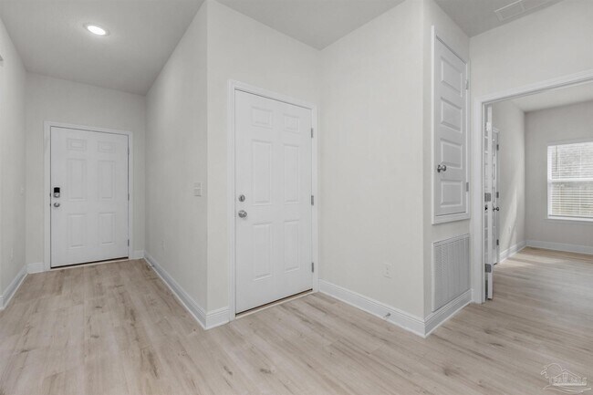 Building Photo - 7814 Burnside Lp