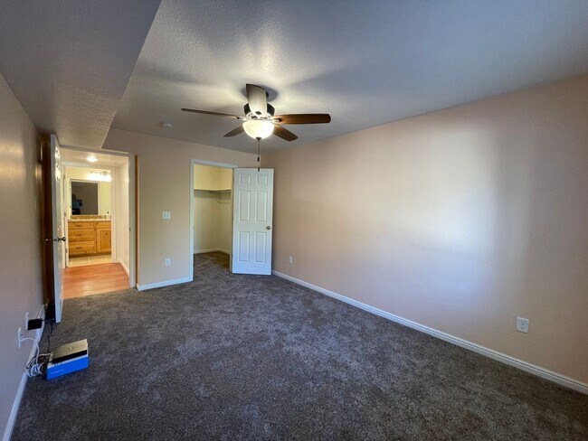 Building Photo - Remodeled 2 Bedroom 2 Bathroom Condo Near BYU