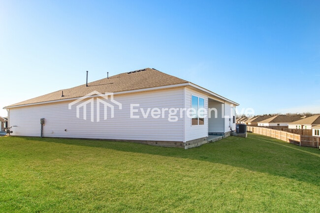 Building Photo - 1002 W Lawton Rd