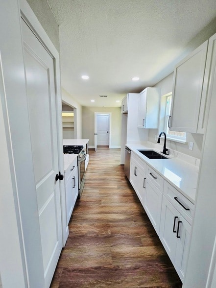 Building Photo - 526 Doral Pl