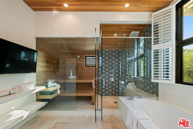 Building Photo - 720 Amalfi Dr