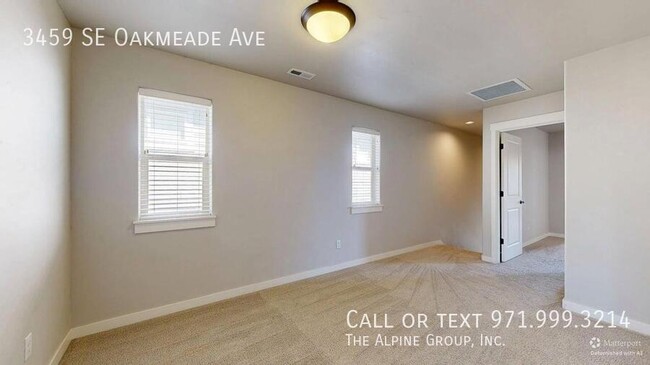 Building Photo - 3459 SE Oakmeade Ave