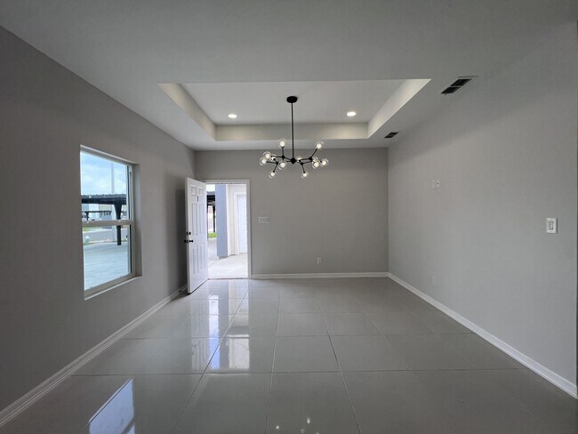 Building Photo - 3000 S Links Dr