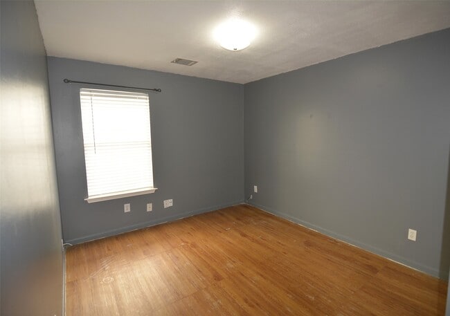 Building Photo - 7423 River Pines Dr