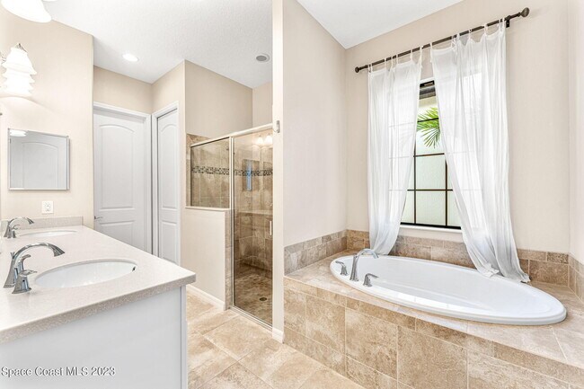 Building Photo - 8700 Napolo Dr