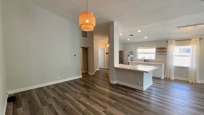 Building Photo - 5465 Grande Palm Cir