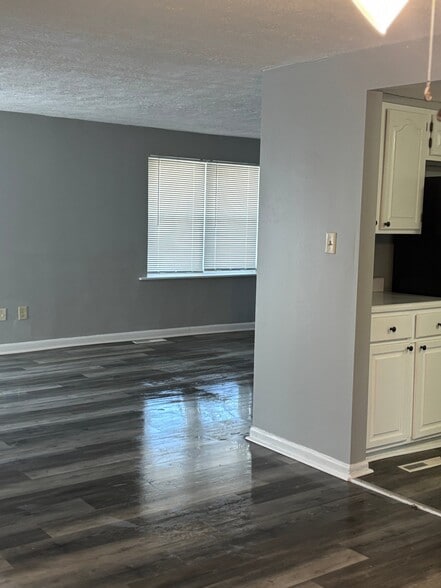 Building Photo - 3967 Pharo Dr