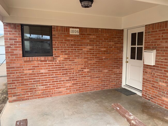 Building Photo - 1806 W Louisiana Ave