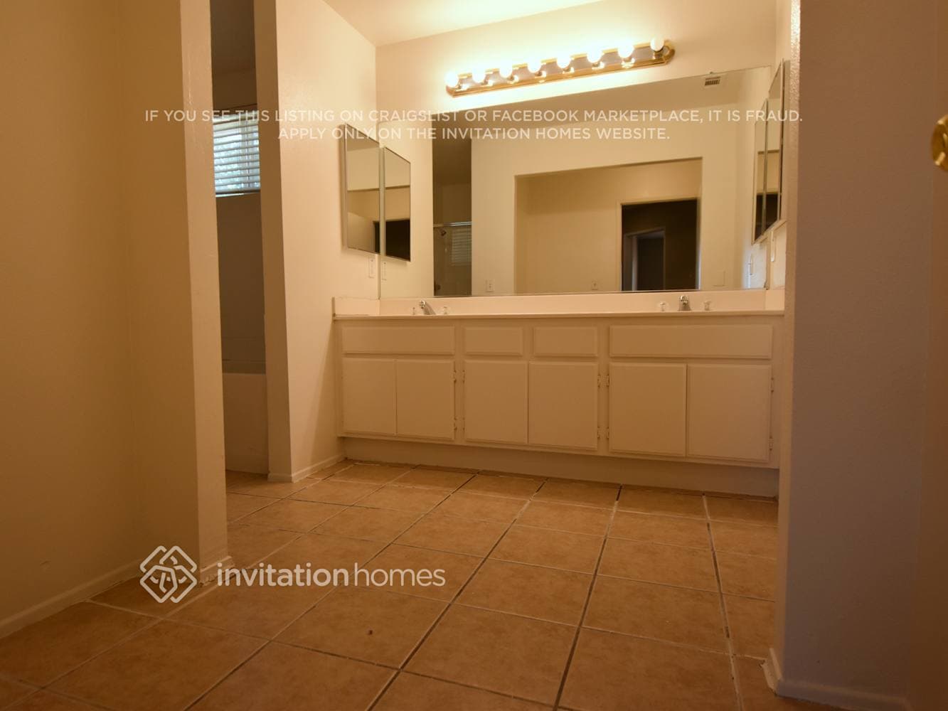 Building Photo - 2642 N Maple Ave