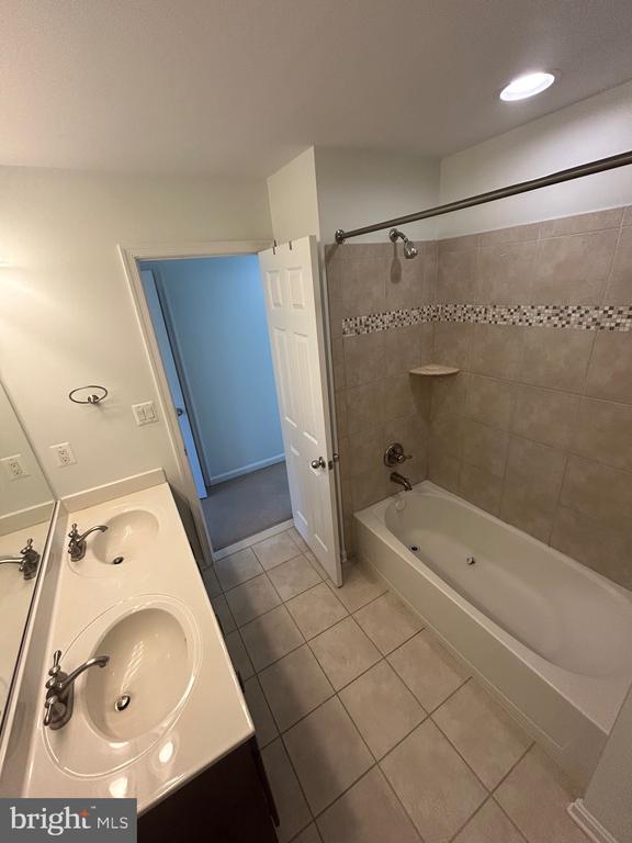 Building Photo - 2871 Burrows Ln