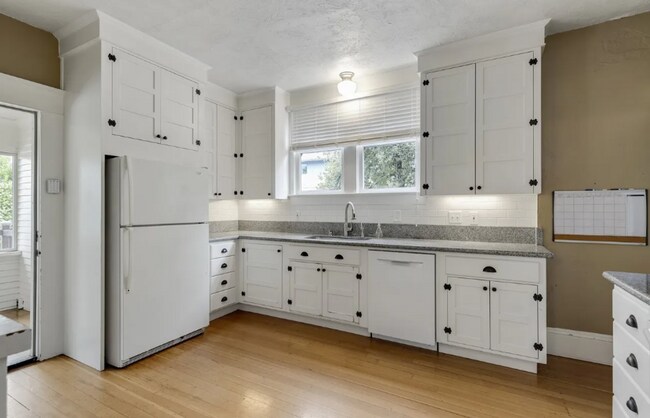 Building Photo - Rare Home Near OSU Campus!