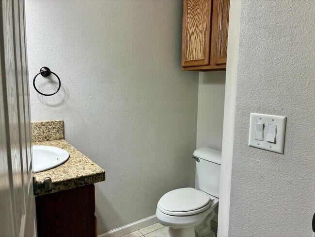 Building Photo - 1009 Forrest Dr