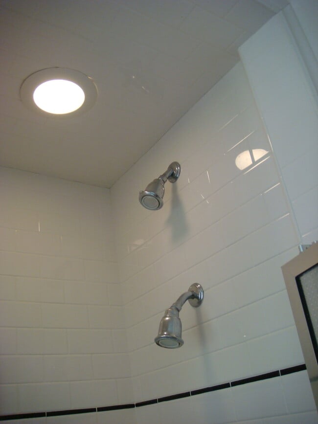 Building Photo - 6087 Cashio St