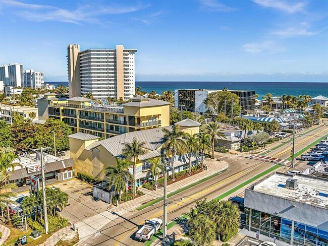 Building Photo - 1537 E Hillsboro Blvd