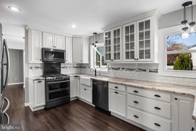 Building Photo - 2211 New Albany Rd