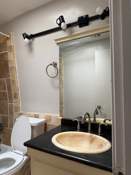 Building Photo - 2704 San Pedro St