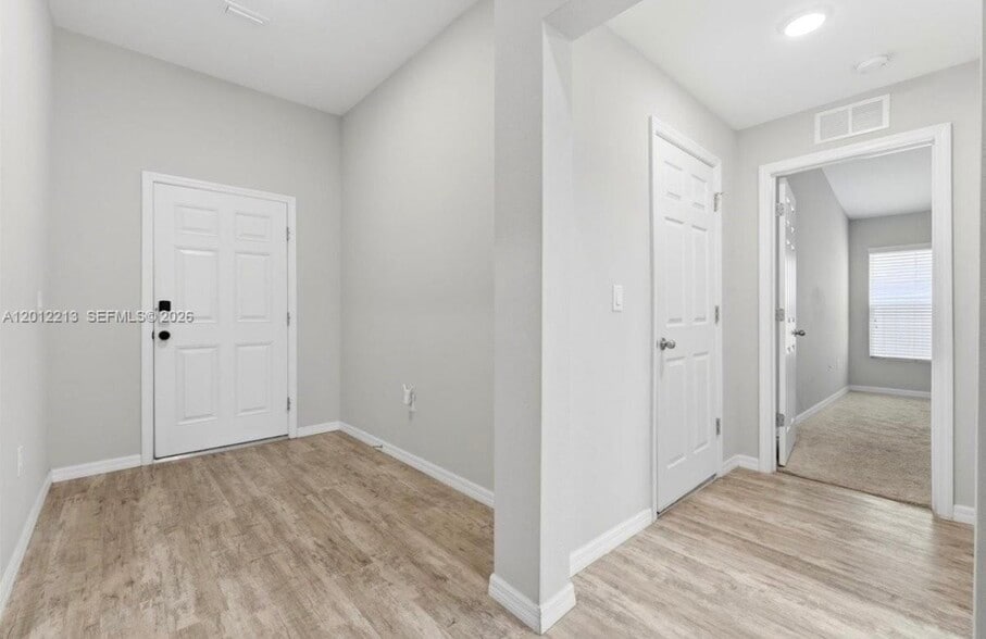 Building Photo - 1536 Axel Cir