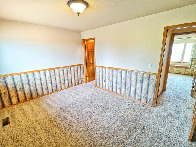 Building Photo - Gorgeous 5b 3b Single Family Home w/ a View