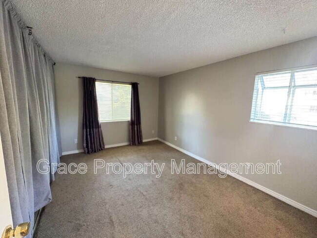 Building Photo - 8555 E Fairmount Dr