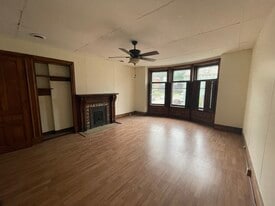 Building Photo - 2303 Chapline St