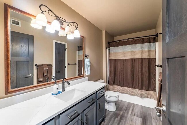 Building Photo - 6615 Cavin Dr