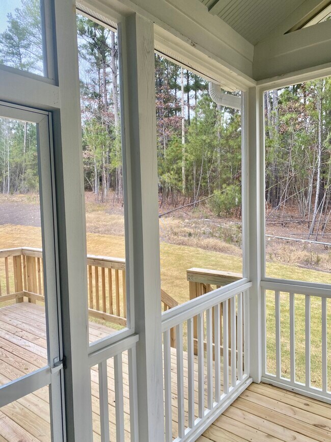 Building Photo - 586 The Parks Dr