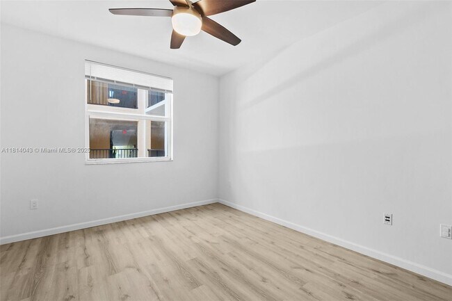 Building Photo - 17145 N Bay Rd