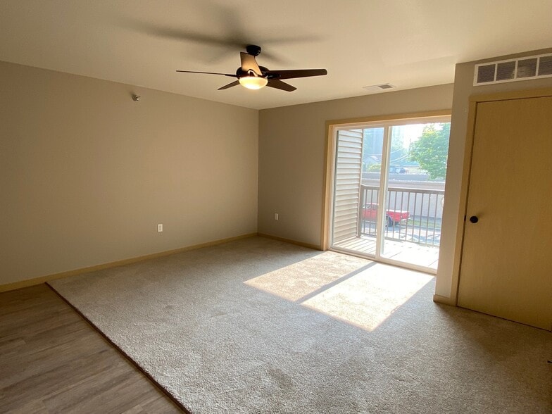 Building Photo - 604 5th Ave S