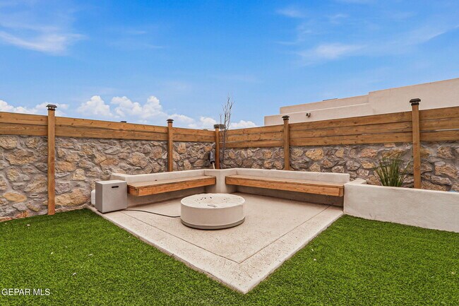 Building Photo - 253 Emerald Sun Dr