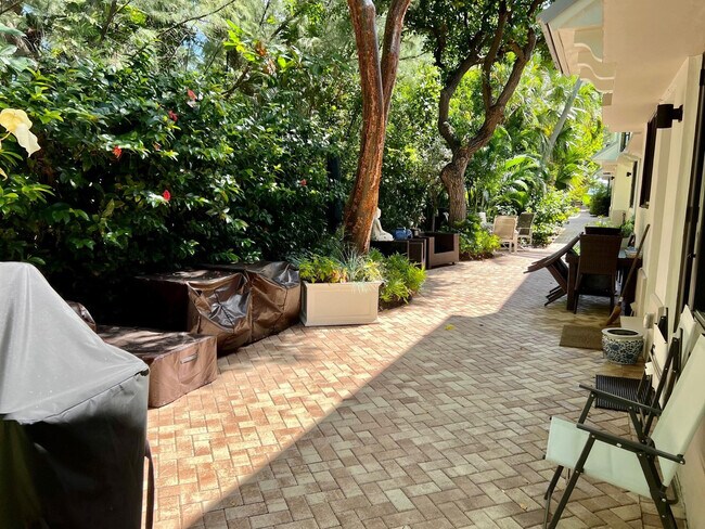 Building Photo - 1556 S Ocean Ln