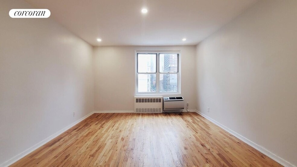 Building Photo - 401 W 56th St