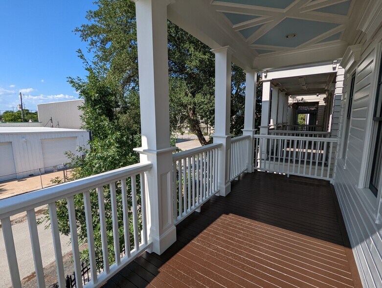 Building Photo - 722 E 29th St