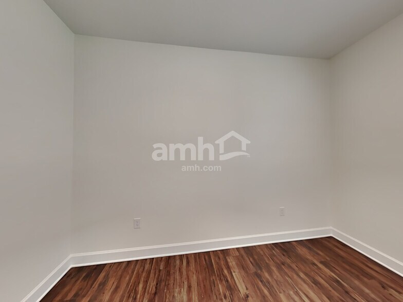 Building Photo - 1130 Walden Pond Dr