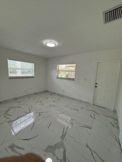 Building Photo - 5962