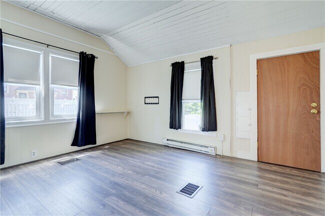 Building Photo - 14 Vick Park A