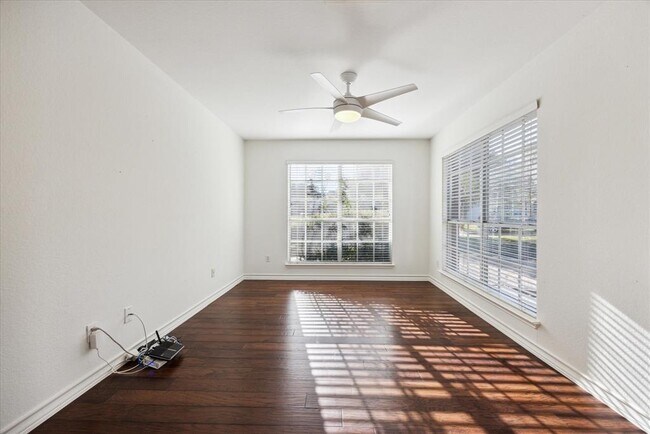 Building Photo - 15721 Ecorio Dr