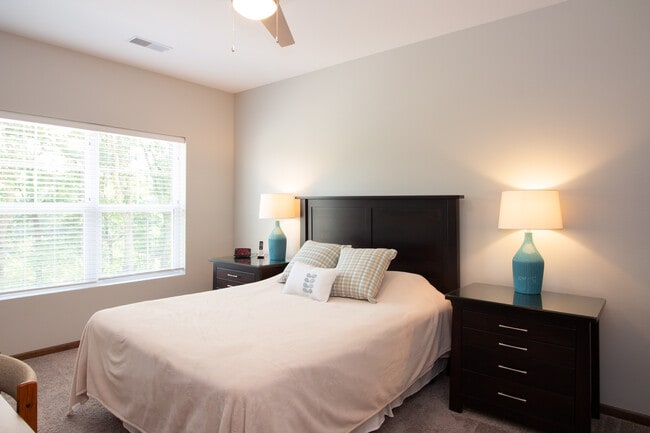 Building Photo - Crossing Commons Apartments