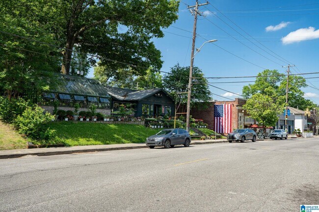 Building Photo - 3927 Clairmont Ave
