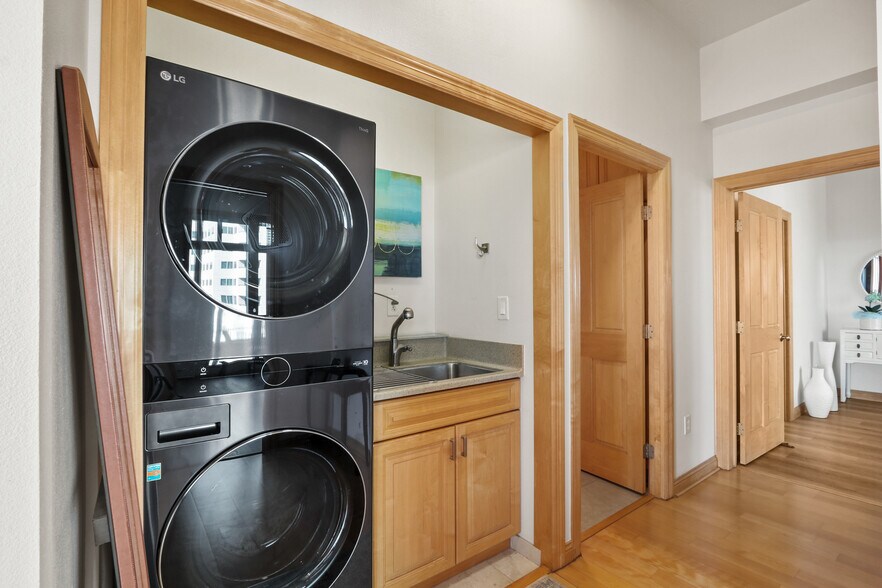 Building Photo - 488 E Ocean Blvd