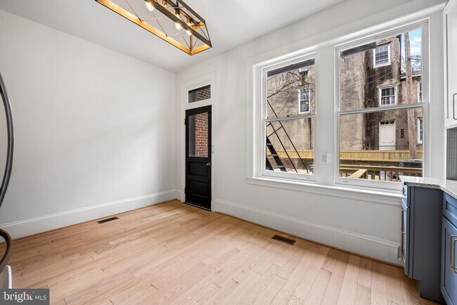 Building Photo - 1202 Bolton St