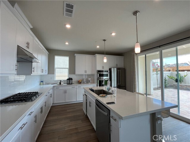 Building Photo - 16559 Pathfinder Ave