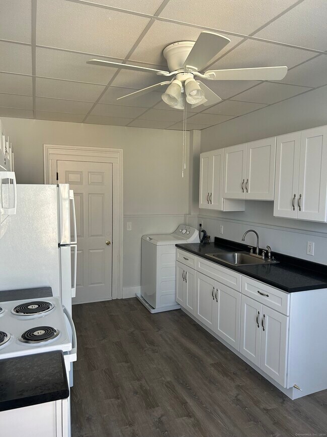 Building Photo - 304 Caroline St